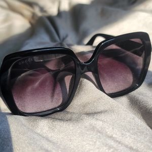 Women's oversized Gucci sunglasses